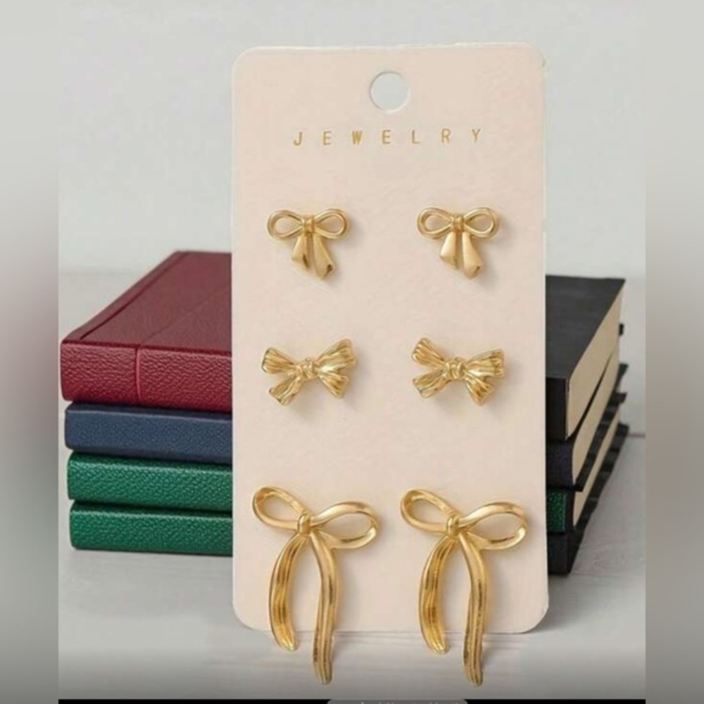 ✨Gold tone Bow hypoallergenic Earrings Set